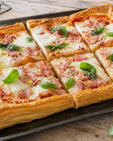 pizza pâte feuilletée croustillante au jambon et mozzarella